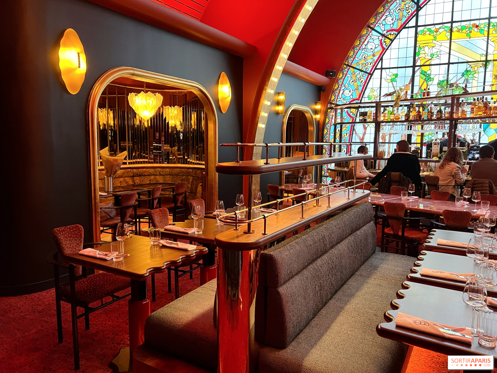 Sfeerbeeld van een verfijnde restaurantomgeving